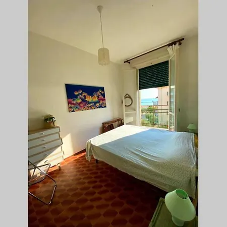 Appartamento Luminoso Fronte E Vista Mare. Apartment *