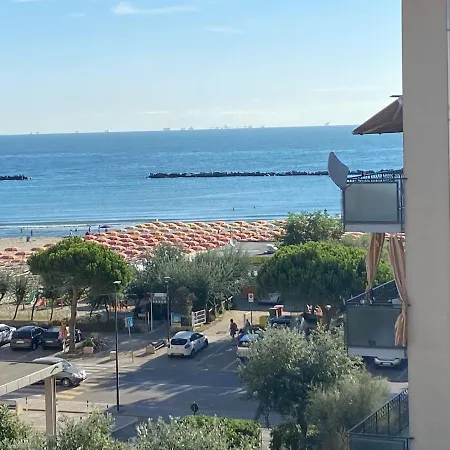 Apartment Appartamento Luminoso Fronte E Vista Mare. *