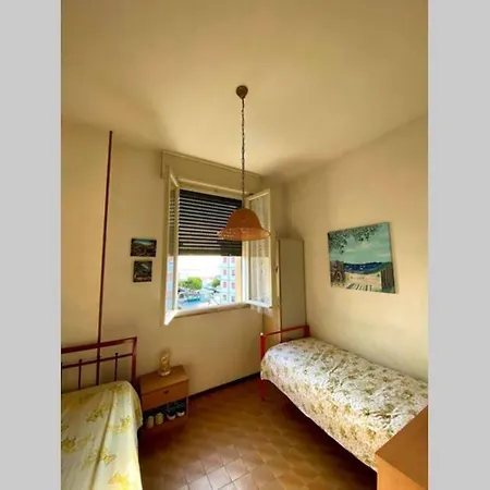 Appartamento Luminoso Fronte E Vista Mare. *