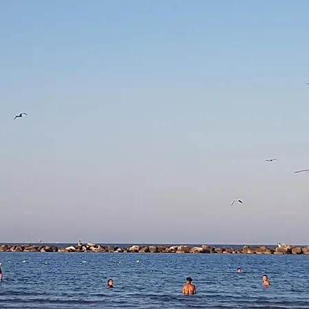 Appartamento Luminoso Fronte E Vista Mare. *