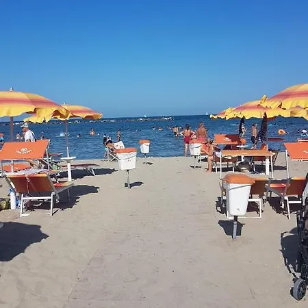 Appartamento Luminoso Fronte E Vista Mare. Lido Adriano